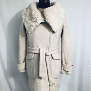 Womens Cream Ivanka Trump Coat. Size medium